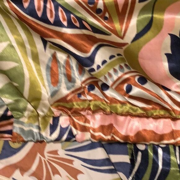 Truth Women’s large balloon puff sleeve hook/ loop closure tie front cropped top - Picture 11 of 16